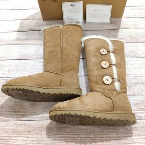 Brand new W bailey button tripplet Uggs boots